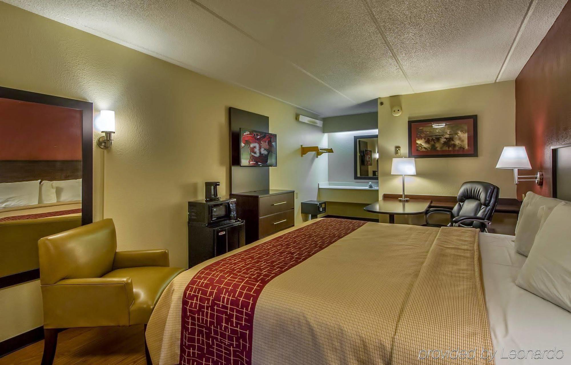 Red Roof Inn Atlanta - Кеннесо Экстерьер фото