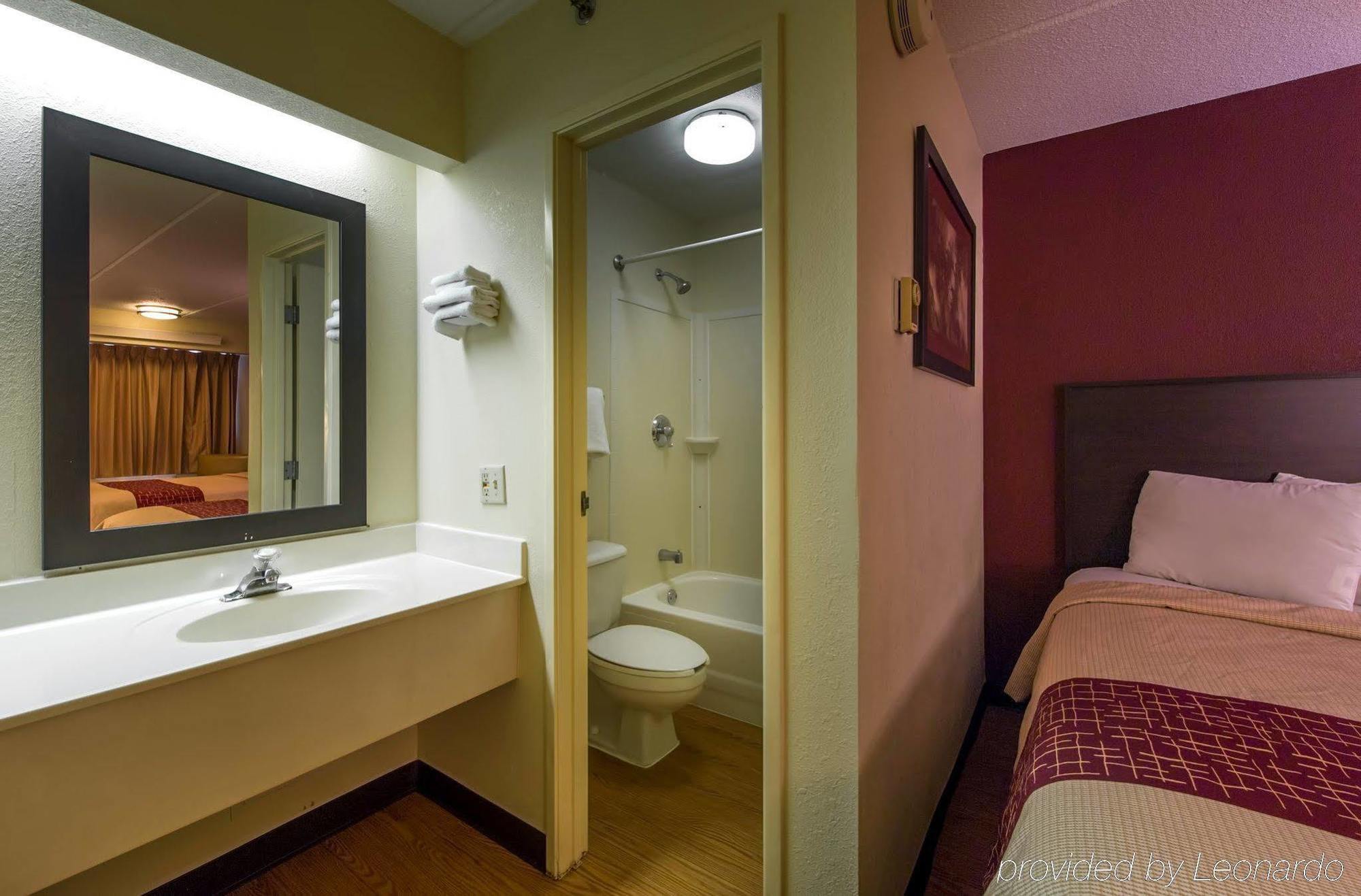 Red Roof Inn Atlanta - Кеннесо Экстерьер фото