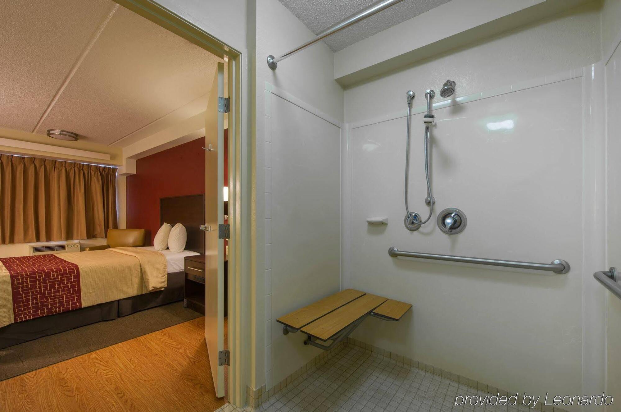 Red Roof Inn Atlanta - Кеннесо Экстерьер фото